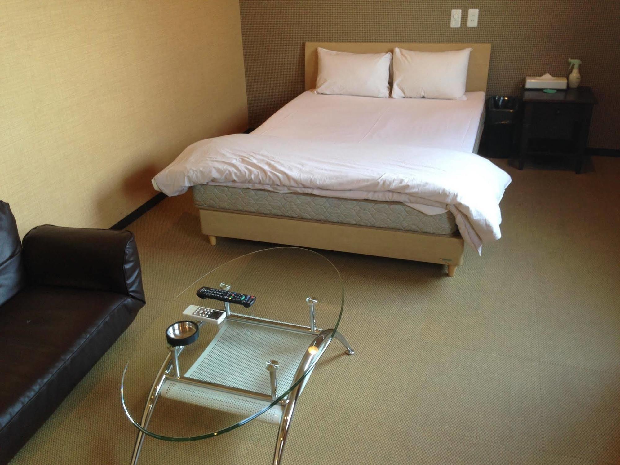 Uehonmachi Plaza Hotel (Adults Only) Osaka Exterior foto